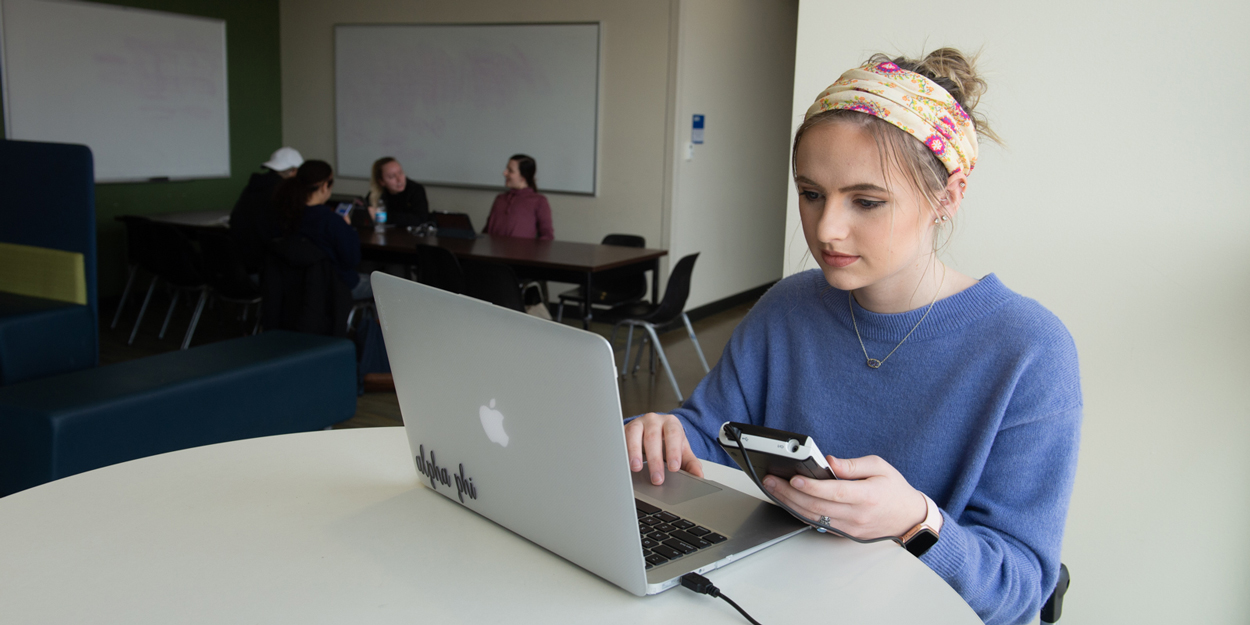 A student at SIUE working on her laptop.