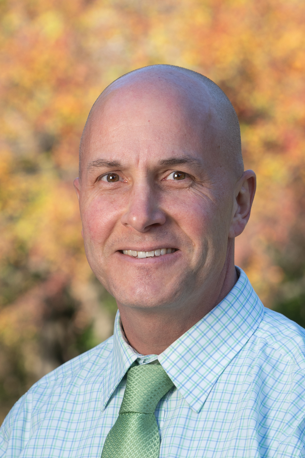 A portrait photo of Stephen Schaus