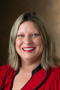 A portrait photo of Jennifer Hoxsey